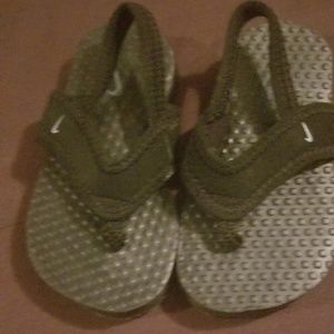 Nike sandals size 6c